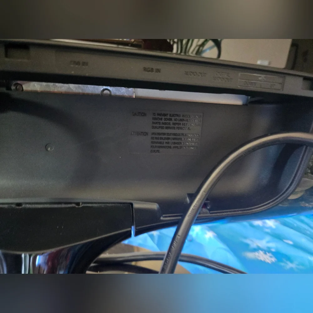 Samsung Syncmaster T240 LCD, Integrated ATSC tuner, with a 24-inch widescreen